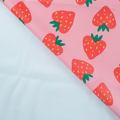 Tissu toile imperméable pour ciré - Fraises fond rose